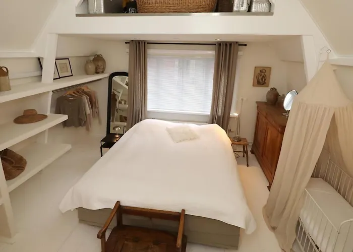 Gwendolynn Lovely * Bergen